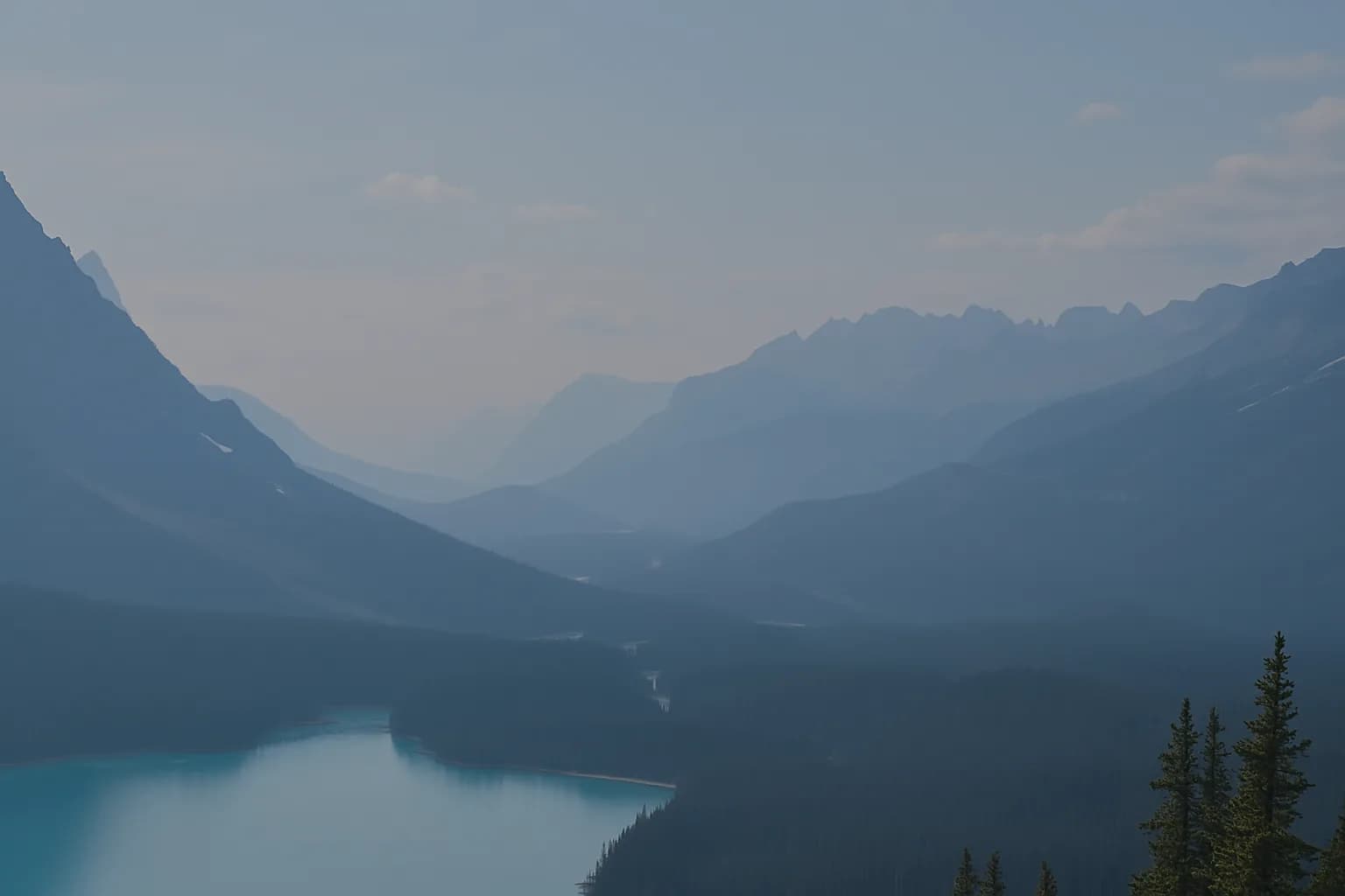 Paisaje montañoso con lago